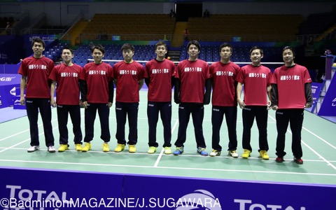 日本チームは試合前に「頑張ろう！熊本」と入ったプレントTシャツを着て登場した