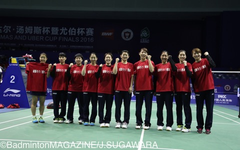 試合直前に「頑張ろう！熊本」Tシャツを着て日本にエールを送った女子チーム