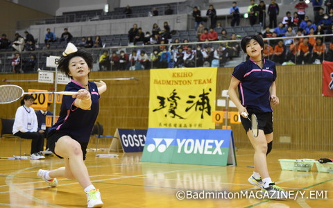 女子ダブルス優勝の森沙耶（左）／石村亜美（青森山田）。団体戦で敗れた悔しさをバネに頂点に立った