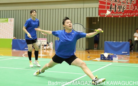 髙橋明日香（左）／由良なぎさ（ふたば未来学園）は、団体戦の決勝で敗れている森／石村にリベンジして頂点に立った