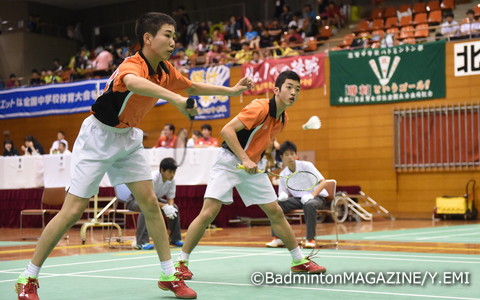 緒戦から２度のファイナル勝負を制して決勝まで勝ち進んだ本田光（右）／山崎諒羽（埼玉栄）