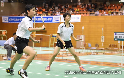 決勝は逆転勝ちを収めて優勝をつかみ取った加藤佑奈（左）／大澤陽奈（青森山田）