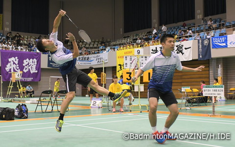 第１シードでV候補の金子真大（右）／久保田友之祐（ふたば未来学園）