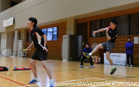 混合ダブルス優勝の中村（右）／岡田（日本ウェルネススポーツ専門学校）