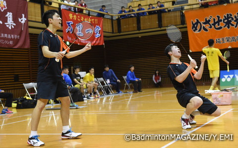 選抜では２年ぶりの栄冠をつかんだ埼玉栄（写真は決勝戦で優勝を決めた武井〔左〕／遠藤）