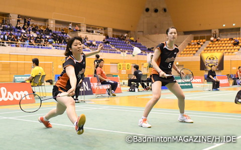 社会人初タイトルをめざす川島里羅（右）／尾﨑沙織（ＮＴＴ東日本）はストレート勝ちで準決勝進出