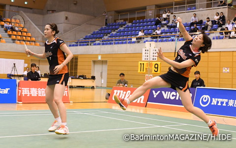 国内大会初タイトルにあと一歩届かなかった川島里羅（左）／尾﨑沙織（ＮＴＴ東日本）。「初めての決勝で緊張があり、硬くなってしまった」二人