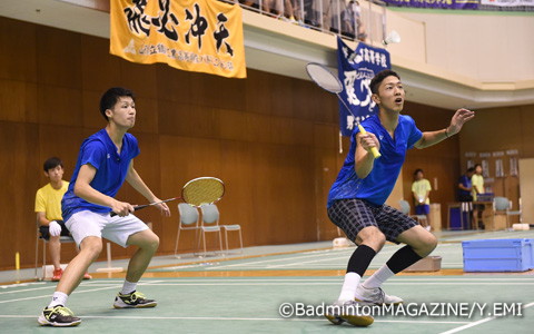 準々決勝を２－１で突破し、４強入りを決めた農口（左）／服部（福井工大附福井）