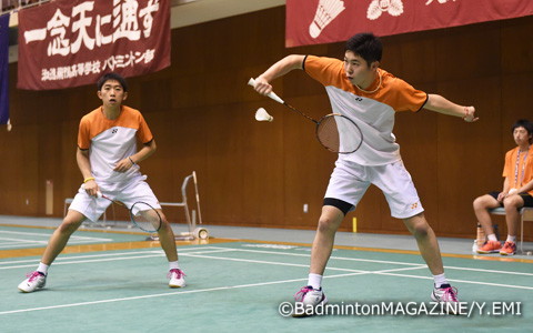 選抜準優勝の武井（左）／遠藤は苦しみながらも４強入り