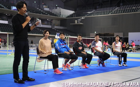 トークショーでは、それぞれのオリンピック出場時の秘話が披露された（左から、司会の池田さん、陣内さん、町田さん、佐藤コーチ、早川コーチ、栗原）